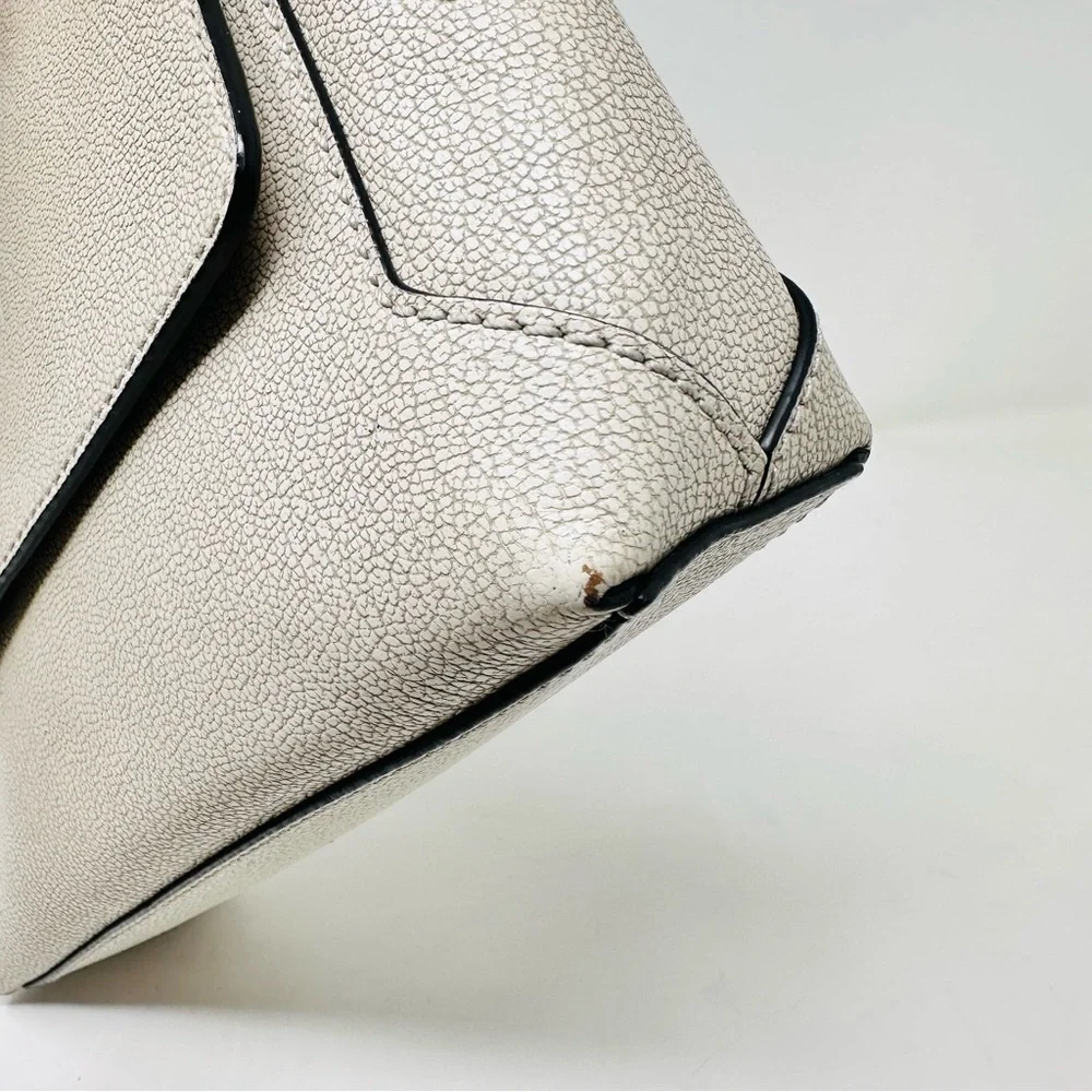 Henri Bendel pebbled leather flap bag - Picture 4 of 6